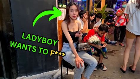 LADYBOY BLOWJOB @ Tranny Clips